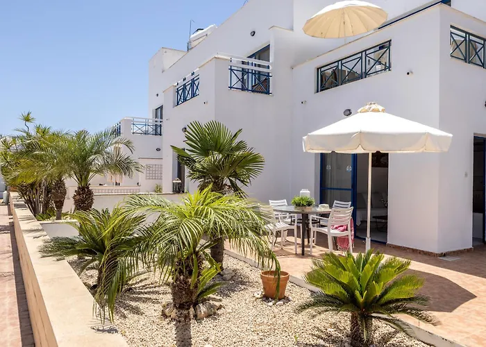 Flouressia Gardens Aparthotel Protaras